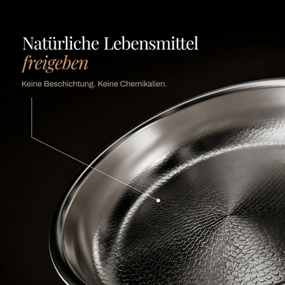Detail der gehämmerten, unbeschichteten Kochfläche der Titan-Bratpfanne.