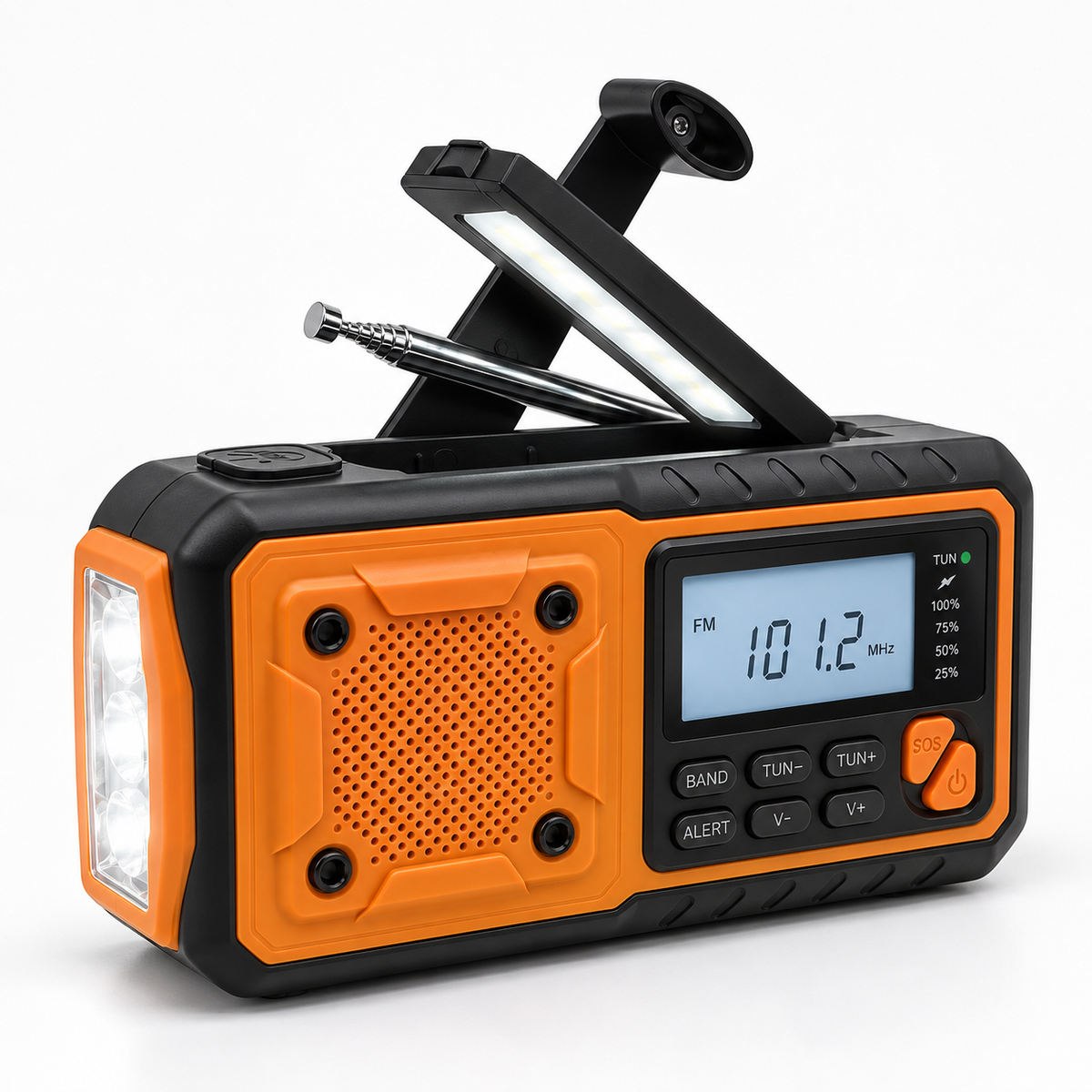 Orange-schwarzes Kurbelradio vor weißem Hintergrund, mit ausgeklappter Leseleuchte, ausgezogener Antenne, Display und 1