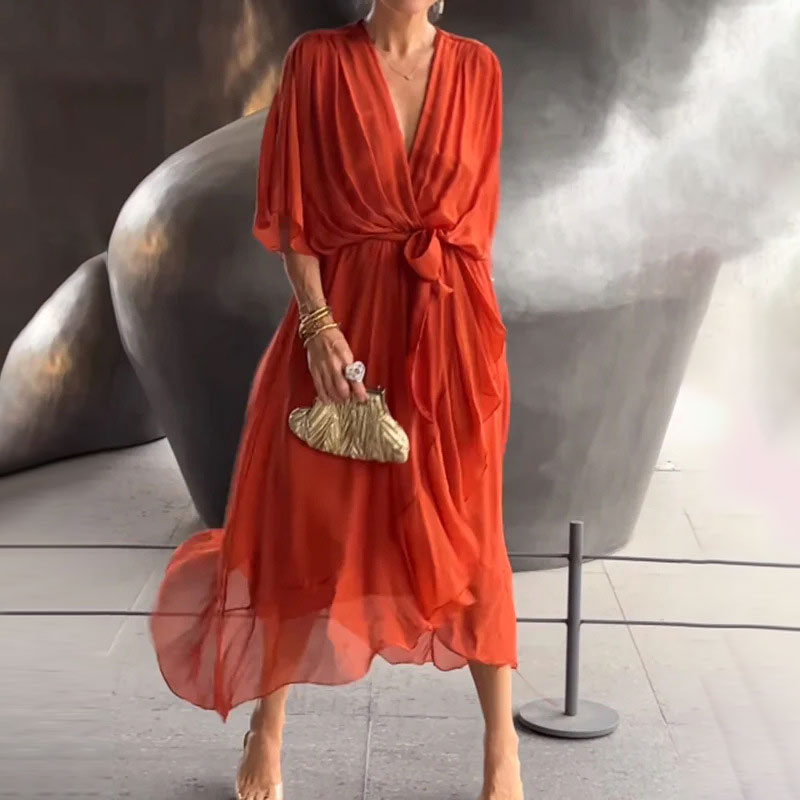 Losfallende Maxi-Kleid mit V-Ausschnitt – Elara