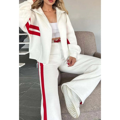 Beiges Damen-Set mit Kontraststreifen, Detail mit Reißverschlussjacke und weiter Hose