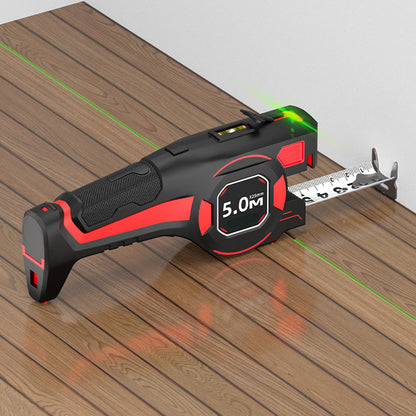 Maßband mit Wasserwaage auf Holzdielen, Bandhaken an der Wand, grüne Laserlinien auf dem Boden 4