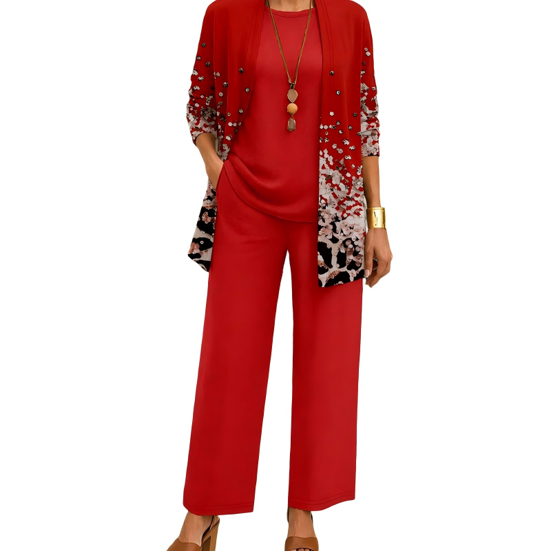 Rotes Set, bei dem der Cardigan zum Saum hin ein weiß-schwarzes Muster mit kleinen Nieten zeigt, dazu Shirt und Hose. 5