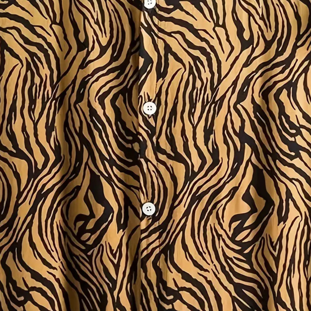 Zebra-Muster Hemd, braun-schwarz, Knopfleiste, modisch, Baumwolle, Herrenmode, Safari-Stil.
