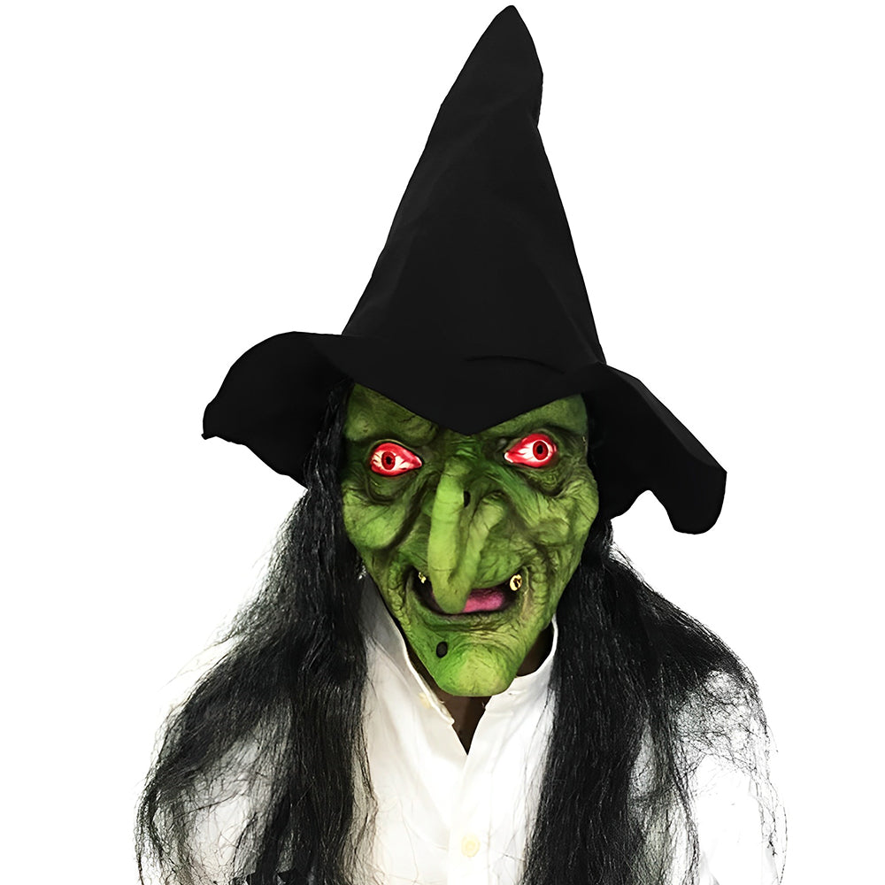 Grüne Hexenmaske mit roten Augen, langer Nase und schwarzem Haar, getragen mit schwarzem Spitzhut und weißem Hemd. 28