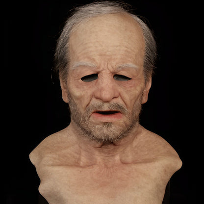 Realistische Gesichtsmaske eines älteren Mannes in Beige, Braun, Grau und Weiß, Frontansicht.