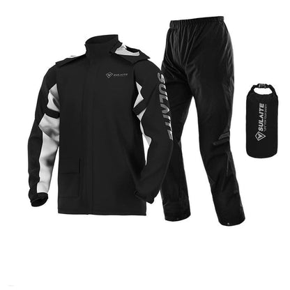 Komplett schwarzer Regenanzug mit hellgrauen Ärmeleinsätzen, dazu schwarze Hose und Packsack 8