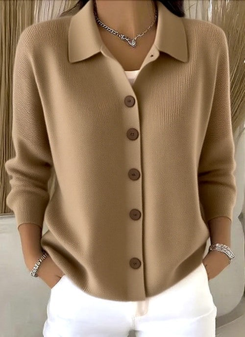 Beigefarbener Strickcardigan mit Kragen und Knopfleiste, Vorderansicht