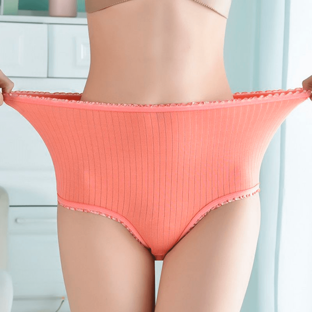 Schwarzer gerippter auslaufsicherer Slip mit hohem Bund, Frontansicht