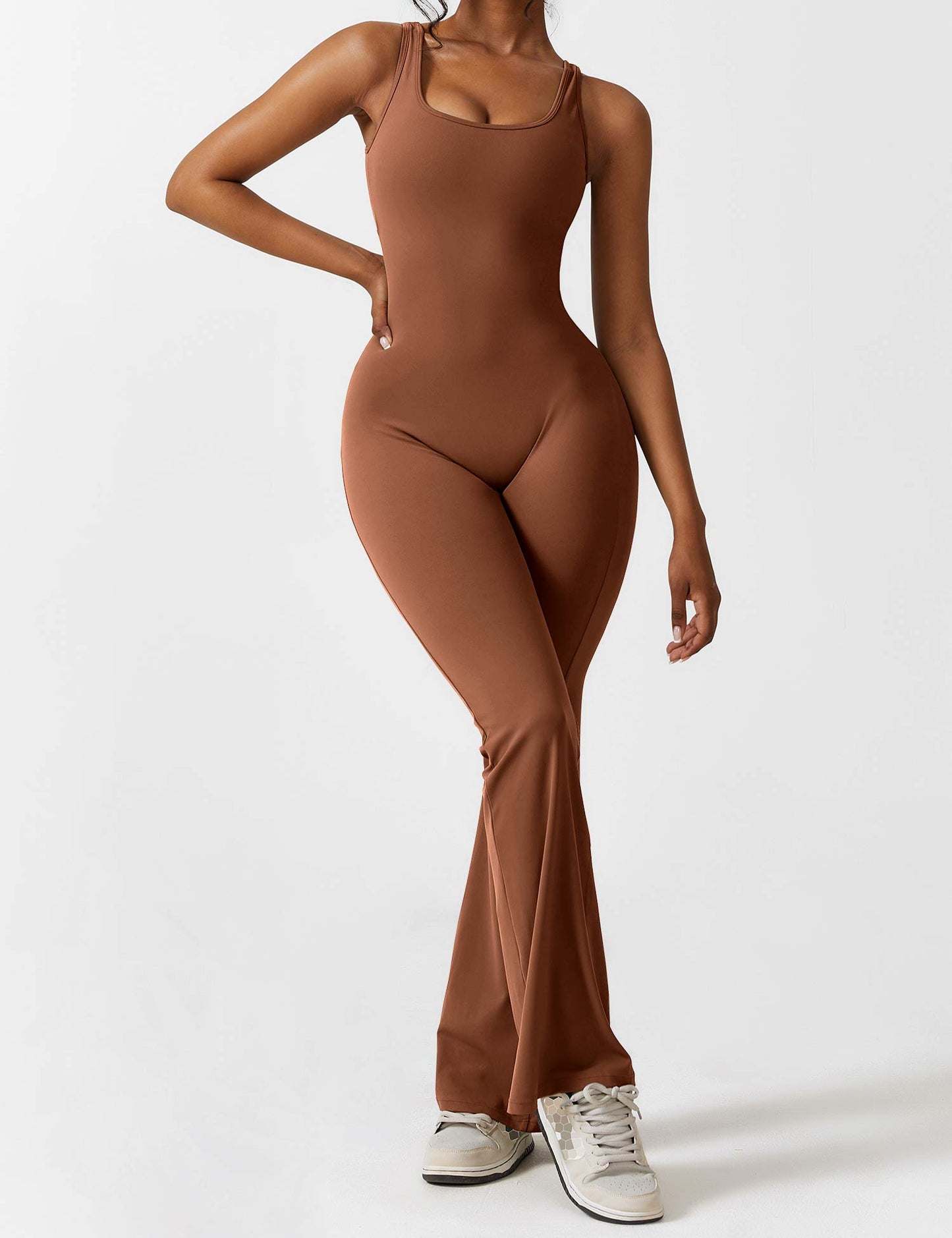 Rückenfreier Jumpsuit mit Schlaghose – Liv