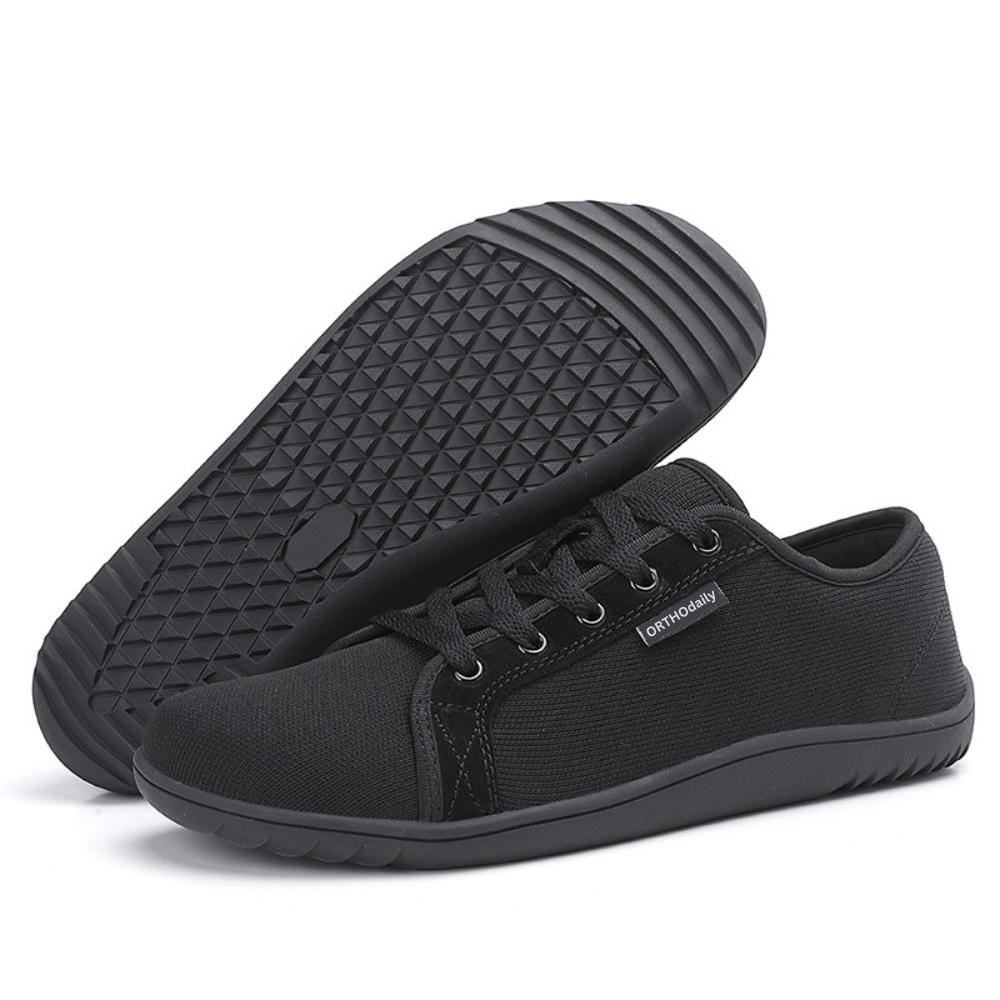 Schwarzer Barfußschuh, atmungsaktiv, rutschfeste Sohle, vegan, für Herren und Damen.